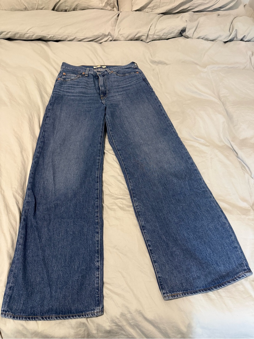 Levi's Women's Wide-Leg Jeans in Medium Blue Denim